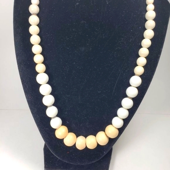 BANANA REPUBLIC 20 inches Gold tone Multi color Beaded Necklace - Picture 5 of 11